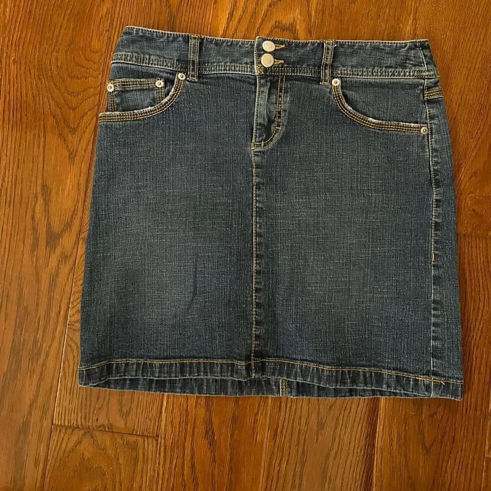 Loft size 2 above the knee denim skirt